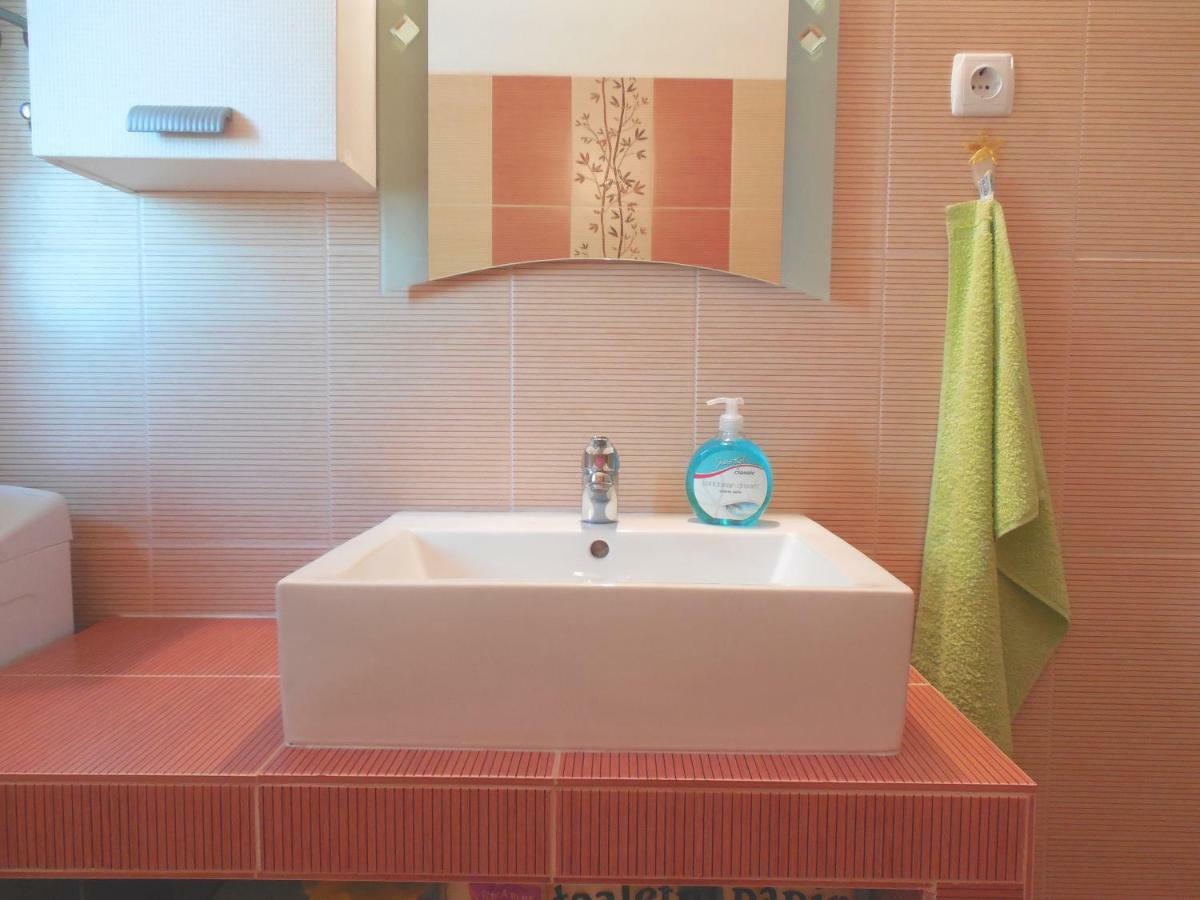 Orange Bamboo Suite Split Room photo